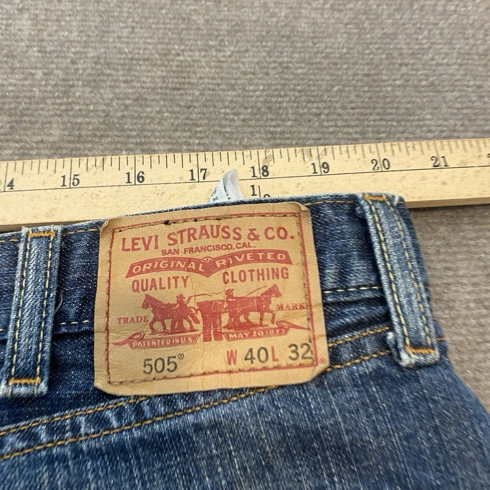 vtg Levis 505 Jeans Mens Fits 40x30 Straight Distressed‎ Denim 90's y2k Faded